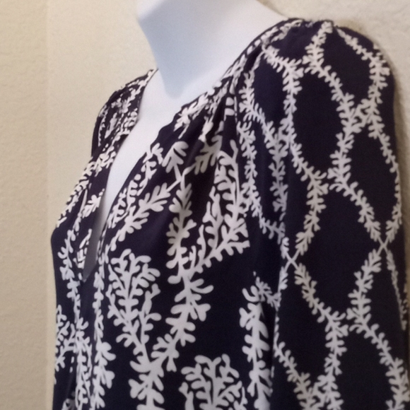 Crown & Ivy Printed Vines Blouse - Picture 3 of 12